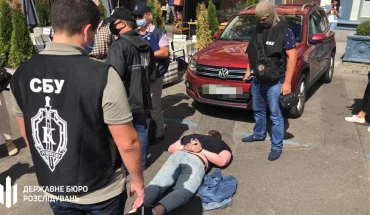 70 000 доларів хабара за «допомогу» бізнесу - ДБР повідомило про підозру посадовцю ДСНС та двом посередникам (ВІДЕО)